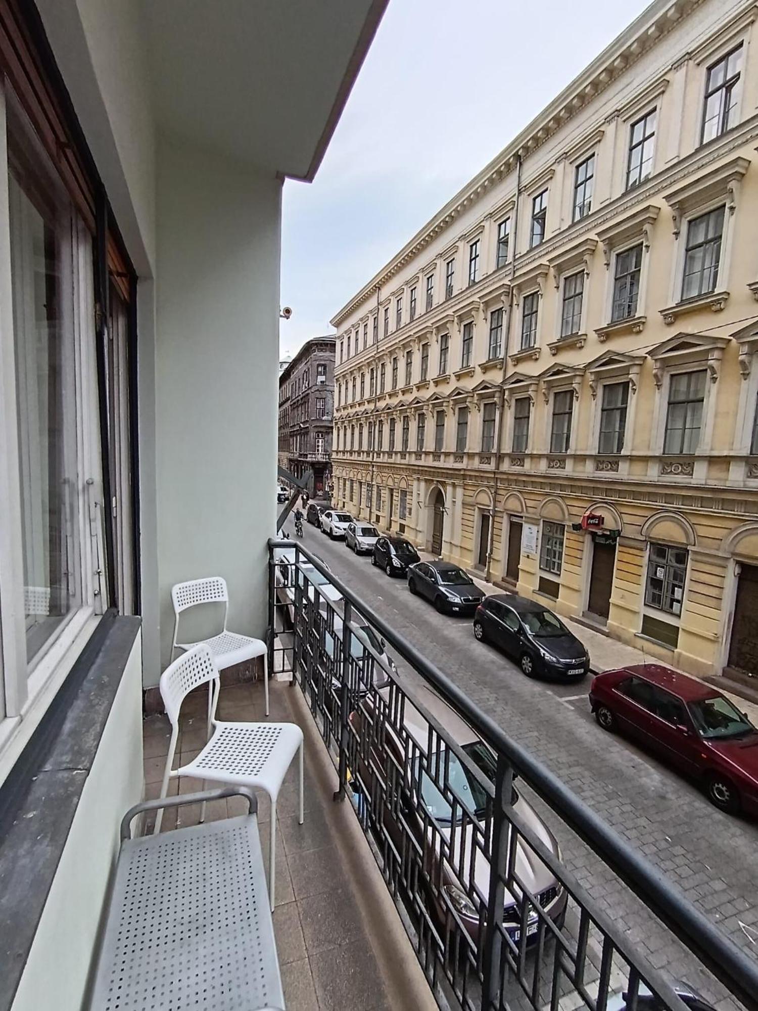 Studio With Terrace In Heart Of The City 부다페스트 외부 사진